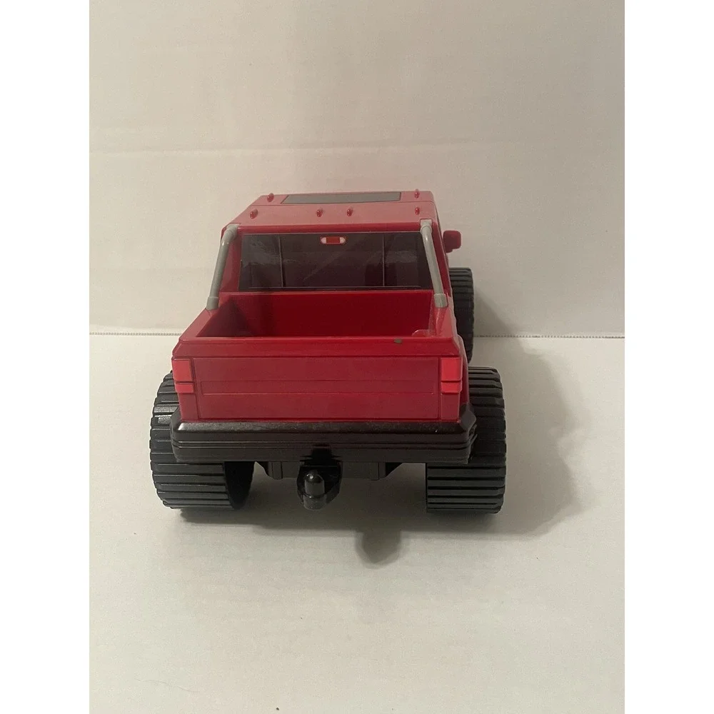 Shark Hunter Tree House Kids RED Truck (truck only) Doors Open‎ With Tow Hitch